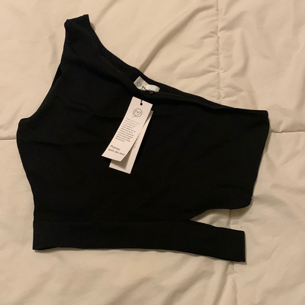 The drop one shoulder top